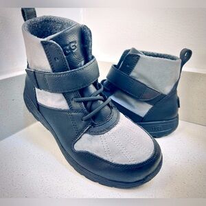 UGG Big Kids Kaylen Size 4 Waterproof Snow/ Winter BOOTS